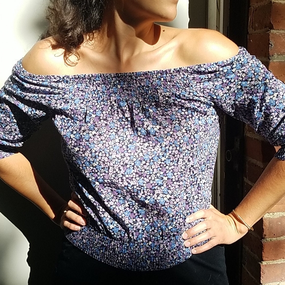 H&M Tops - H&M small print floral wide neck top